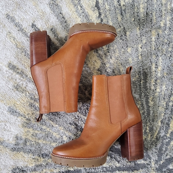 Carson Lug Sole Bootie - Picture 5 of 8